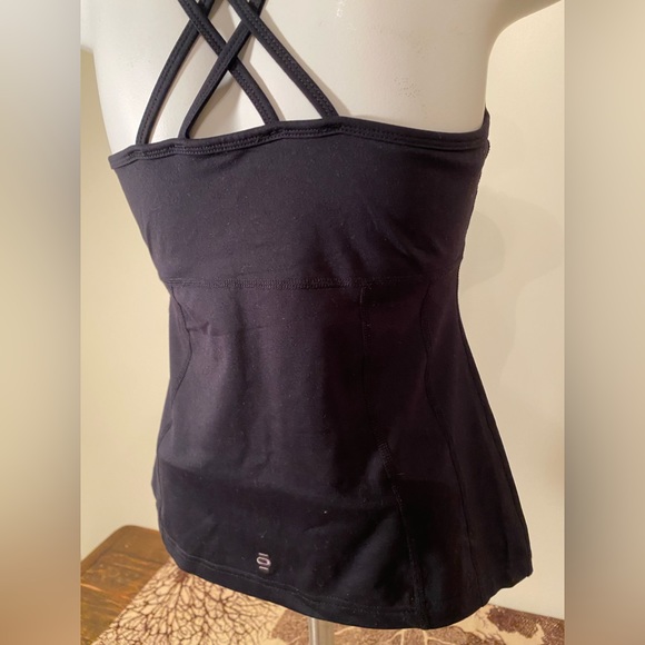 Tonic Active Yoga Top with Built in Shelf Bra Size Medium in EUC - Picture 7 of 9